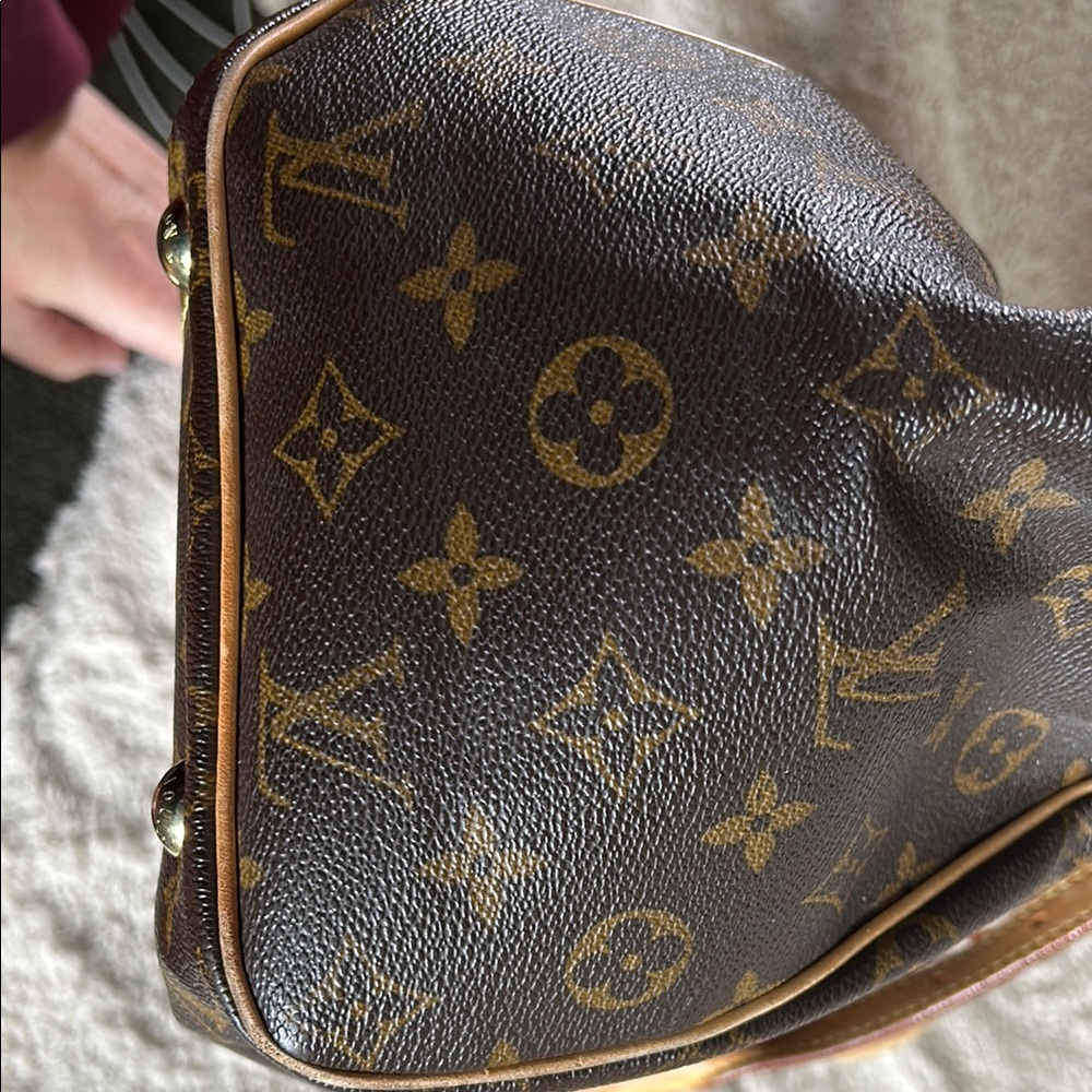 Louis Vuitton Tivoli GM Satchel with Monogram Pattern - Picture 7 of 10